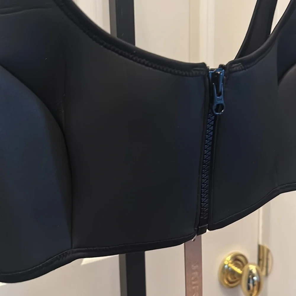 SKIMS RUBBERIZED SCUBA SWIM SCOOP NECK BIKINI TOP in Onyx NEW
